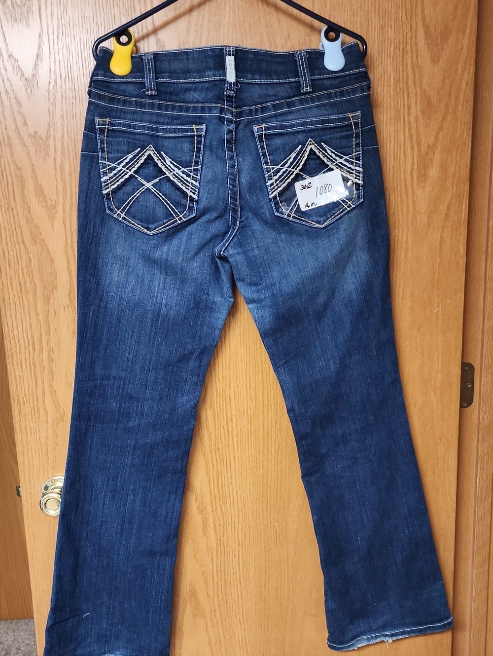 Ariat western Women’s Dark Blue Embroidered Pocket Jeans 30R number 1080
